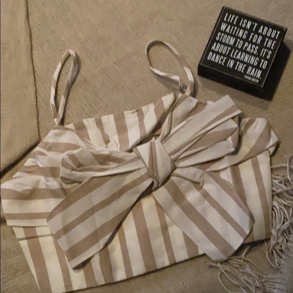 ADORABLE! Chriselle joa striped crop top